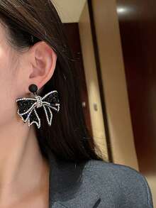 Andkiss 1对优雅蝴蝶结耳环，适合日常佩戴 - 黑色 - 查看 2