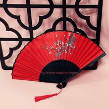 1 件随机复古风格折扇，流苏夏季扇子，便携，适合男士、女士、学生、汉服、舞蹈