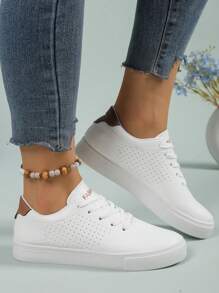 女士白色经典百搭圆头一脚蹬休闲系带柔软舒适平底户外运动休闲鞋，简洁鞋面，线条流畅，整体干净利落。适合春夏秋冬日常出游、校园、度假、街头时尚搭配
