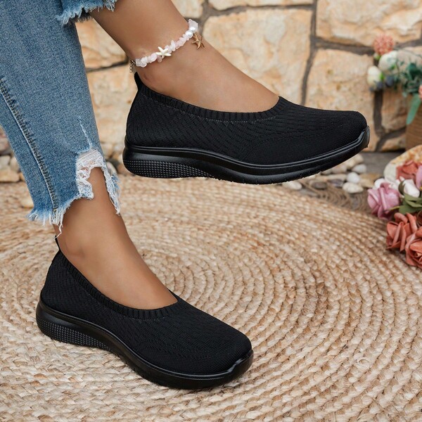 Zapatillas slip-on para mujer: tela suave y transpirable + suela plana antideslizante, que proporcionan comodidad todo el día. El diseño de corte bajo combina un estilo versátil - adecuado para uso diario, paseos por la ciudad y actividades ligeras. ¡Elegante, práctico y un artículo imprescindible durante todo el año!