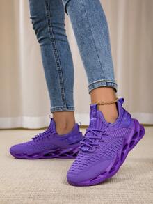 1 Pair Women's Fashion Solid Color Running Shoes, Breathable Non-Slip Outdoor Sports Shoes, Soft Thick Sole Increased Height Chunky Sneakers, Shock Absorbing Sneakers, Mesh Breathable Lightweight Comfortable Sock Shoes, Versatile Casual Outdoor School Travel Walking Shoes (Size Up By 0.5)