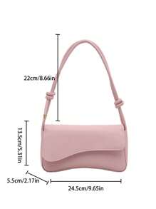 这款时尚简约的包袋采用不对称翻盖设计和可调节肩带，适合购物、携带钱包，尤其适合年轻女性、大学生、年轻职业人士和上班族。它也非常适合办公室、大学校园、工作、商务旅行、通勤、户外旅行和徒步旅行等场合。