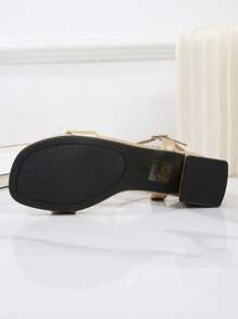 中跟带扣凉鞋，时尚露趾粗跟鞋，宽码和加大码女士凉鞋，复古风格经典高跟百搭休闲鞋 - 金色 - 查看 9