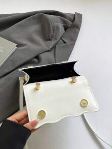 时尚迷你简约五金蝴蝶结装饰多功能手提包，适合购物、钱包、逛街、年轻女性、大学生、新人、白领。非常适合办公室、大学、工作、商务、通勤、户外活动、旅行和短途旅行。 - 白色 - 查看 6