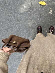 欧美小众设计麂皮水桶包，搭扣设计，女士街头手提包，适合秋冬购物、通勤、聚会、送礼，最新时尚麂皮包，完美搭配女士秋季服装 - 咖啡 - 查看 8