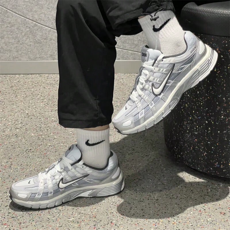 耐克男女通用 2026 新款功能复古跑步鞋，休闲运动鞋，时尚厚底运动鞋 IH4465-095 - 銀色 - 查看 1