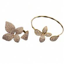 طقم سوار وخاتم مرصع بالزركون الذهبي على شكل زهرة، طقم مجوهرات كريستال كبير على شكل زهرة للنساء، خاتم وسوار مرصعان بالأوراق للحفلات 2 قطعة