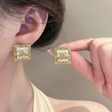 1 pieza Pendientes de botón con inicial dorada de estilo - Pendientes con letra de lujo ligera, minimalista y elegante