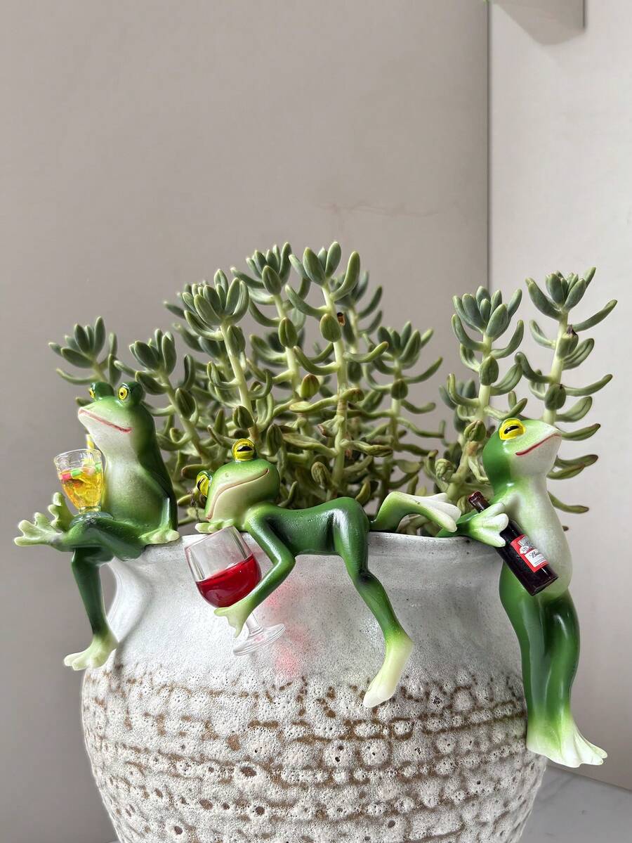 Christmas Decorations Funny Climbing Frog Planter Holder, Planter Hugger, Decorative Statue, Indoor Tabletop Decor, Outdoor Garden Decor, Planter Decor Sculpture, Great For Home Decor, Holiday Gift - Multicolor - View 1