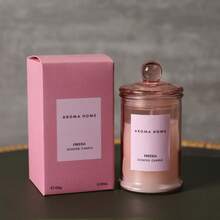 حول غرفة المعيشة الخاصة بك إلى ملاذ للاسترخاء والجمال باستخدام شمعة العلاج بالروائح العطرية عالية الجودة. هذا ليس مجرد شمعة؛ إنه قطعة بيان تضاعف كزخرفة أنيقة، تندمج بسلاسة في أي نمط من أنماط ديكور الداخلي.