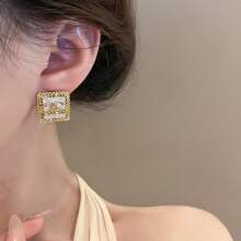 1 pieza Pendientes de botón con inicial dorada de estilo - Pendientes con letra de lujo ligera, minimalista y elegante