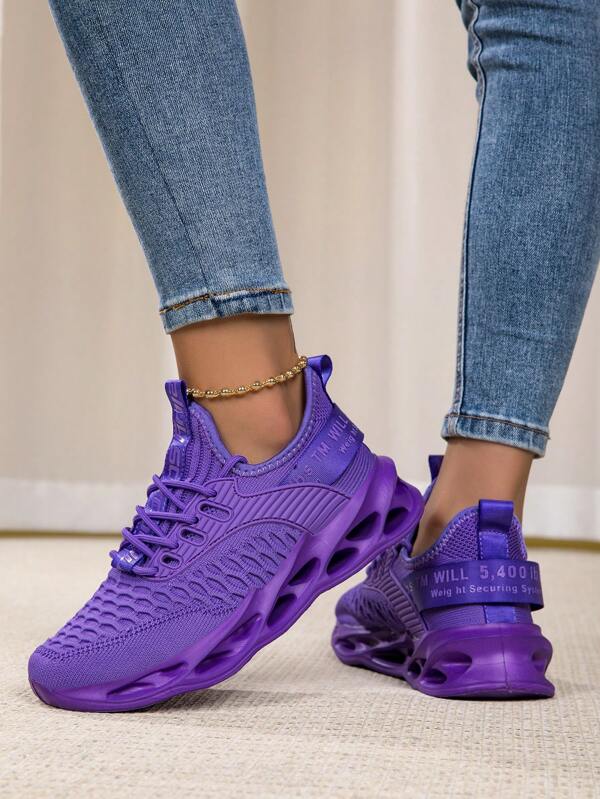 1 Pair Women's Fashion Solid Color Running Shoes, Breathable Non-Slip Outdoor Sports Shoes, Soft Thick Sole Increased Height Chunky Sneakers, Shock Absorbing Sneakers, Mesh Breathable Lightweight Comfortable Sock Shoes, Versatile Casual Outdoor School Travel Walking Shoes (Size Up By 0.5)