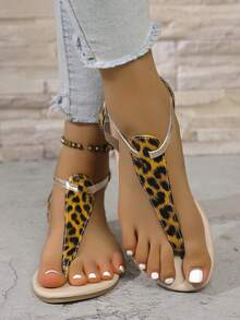 1 双女士时尚休闲人字拖，带趾带和搭扣设计，简约风格确保舒适，适合日常穿着，春夏季时尚平底凉鞋