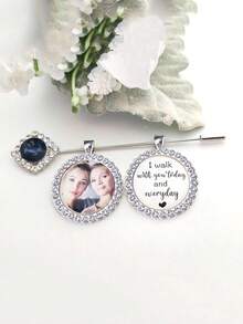 1件定制婚礼“蓝色之物”照片纪念吊坠，可系于新娘捧花上，作为婚礼或新娘送礼会的礼物，纪念挚爱之人，胸花，个性化婚礼新娘捧花吊坠 - 照片吊坠，定制新娘纪念吊坠，送给新娘的“蓝色之物”礼物，个性化捧花吊坠，女士发饰 - 彩色 - 查看 8