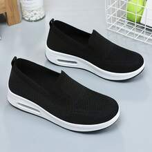 GlamourGrip Zapatillas deportivas de moda negras con suela gruesa para mujer, tenis casuales transpirables tipo slip-on sin cordones con plataforma acolchada, diseño retro y versátil ideales para estudiantes, mujeres activas y uso diario, zapatos elegantes de mujer con estilo moderno y confort ergonómico, tenis deportivos para mujer ideales para caminar, correr, trabajar o combinar con atuendos urbanos, tenis de mujer con aire en la suela que ofrecen estabilidad, amortiguación y transpirabilidad, zapatos cómodos de mujer tipo deportivo para todas las estaciones - Negro - Ver 7