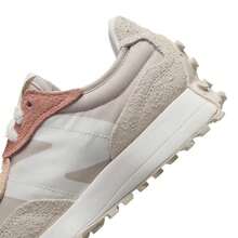 New Balance 男女休闲鞋 - 复古运动鞋，适合日常、户外运动、轻便简约的旅行鞋 U327 - 米色/白色/米白色 - 查看 8