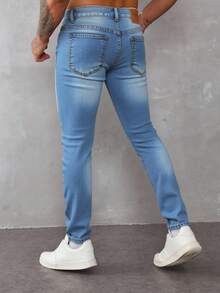 Jeans rectos para hombre en denim azul claro, ajustados y versátiles, ideal para estilos casuales - Azul lavado medio - Ver 2