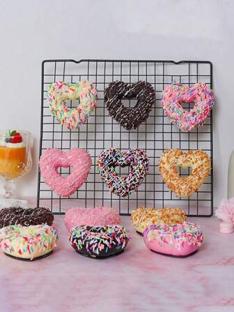 4pcs/6pcs 3D Heart Shape Doughnut Fridge Magnet Craft Model, Tabletop Decor, Furniture Decor, Photography Prop, Party Supplies, Random Style Delivery