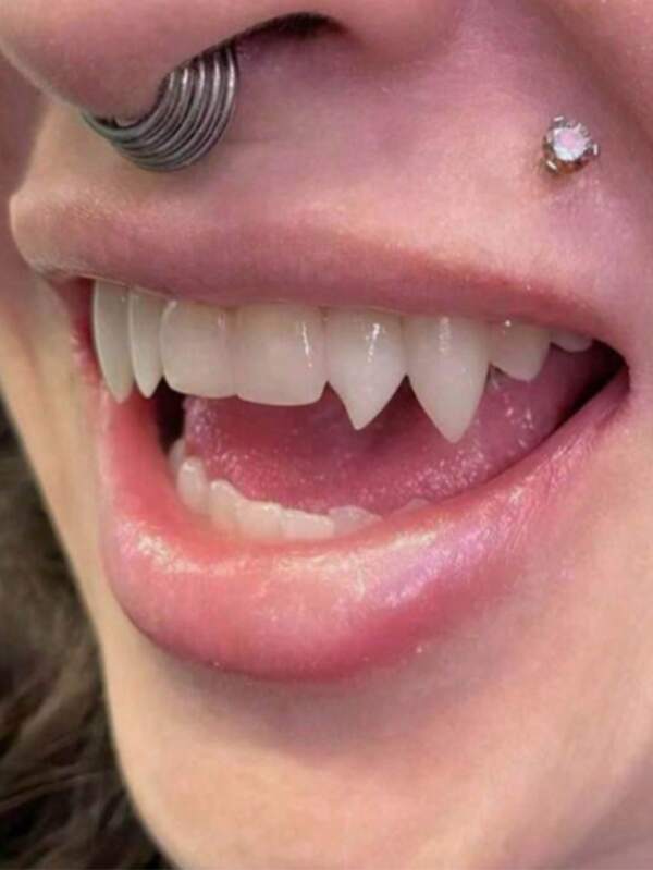Nuevos dientes falsos de vampiro zombie de resina, utilería para disfraz de fiesta de Halloween, mascarada y maquillaje de broma