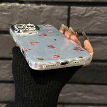 Funda rosa con detalles de hilo fino perforado, fabricada con tecnología IMD. Diseño moderno y elegante. Compatible con phone 16/15/14/13/12/11 Pro, Promax Plus, X y Xsmax (talla S). Ideal tanto para hombres como para mujeres. - Plateado - Ver 4