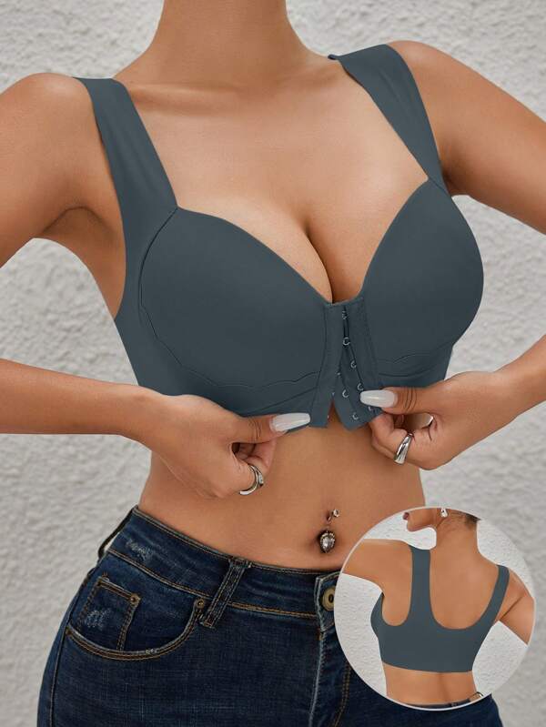 Sutiã feminino de cor sólida com fecho frontal e acabamento em padrão concha, alças largas integradas, bojos não removíveis, sem aro, ideal para uso em vários ambientes e nas quatro estações