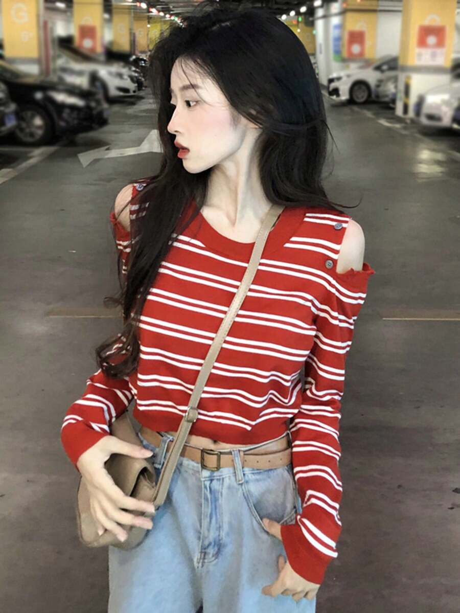 Stylish Off-Shoulder Red Striped Fitted Sexy Knit Tops (Stripe Pattern Random) - Red - View 1