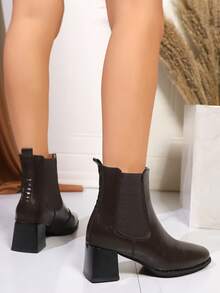 女士皮革饰边高跟踝靴，法式优雅设计，粗跟踝靴，2025秋冬新款，漆面工艺，专业风格，搭配毛衣裙的理想之选 - 棕色 - 查看 5