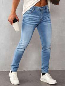 Jeans rectos para hombre en denim azul claro, ajustados y versátiles, ideal para estilos casuales - Azul lavado medio - Ver 3