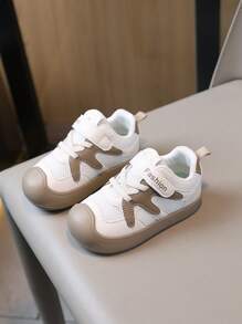 1 Pair Kids' Sports Shoes, Mesh Design For Super Breathability, Round Toe Cap For Toe Protection, Hook And Loop + Lace Dual Fastening, Simple White & Brown Color, Stylish Decorative Lines For Fashion