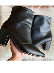 Bota Bico Fino Salto Bloco Médio 7 cm - Do 33 ao 45 / Numeração Especial - Preto - Visão 1