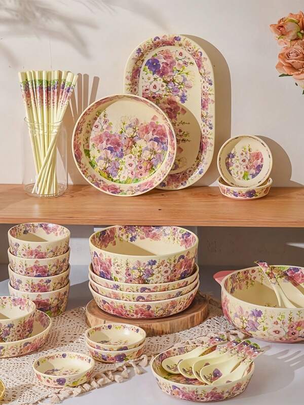 Ensemble de vaisselle en céramique avec embossage floral de style européen, artisanat délicat de sous-glaçure florale, cuit à haute température dans un style pastoral européen. Comprenant des tasses, des tasses à café et soucoupes, tasses et soucoupes nuageuses, tasses et soucoupes octogonales, coupelles à sauce, bols de 4,5 pouces, bols à riz, bols à nouilles, bols avec anse, assiettes creuses, assiettes plates, assiettes à poisson, plat à gratin, théière et service à thé. Convient pour la cuisine, la salle à manger, les banquets, les fêtes, les mariages, les réunions de famille et divers scénarios de cuisson. Cadeau idéal