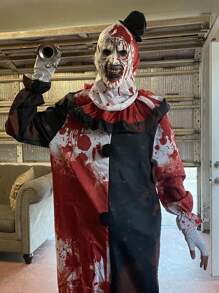 [Maschera da Pagliaccio di Ognissanti] Maschera da pagliaccio in lattice sintetico con cappello, 1 pezzo. Accessorio per costume da horror con testa intera per eventi di case infestate, rappresentazioni teatrali e feste a tema horror. Design sinistro da pagliaccio con dettagli di schizzi di sangue, cappuccio in tessuto bianco con bordi neri