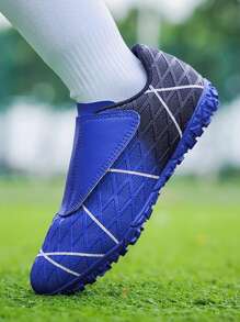 زوج واحد من أحذية كرة القدم للأطفال من جلد البولي يوريثان المقاوم للصدأ مع حماية من الانزلاق والرضوض ، أحذية رياضية للأطفال مناسبة للاستخدام اليومي في جميع الفصول