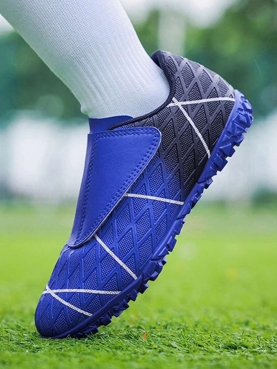 زوج واحد من أحذية كرة القدم للأطفال من جلد البولي يوريثان المقاوم للصدأ مع حماية من الانزلاق والرضوض ، أحذية رياضية للأطفال مناسبة للاستخدام اليومي في جميع الفصول