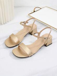 中跟带扣凉鞋，时尚露趾粗跟鞋，宽码和加大码女士凉鞋，复古风格经典高跟百搭休闲鞋 - 金色 - 查看 10