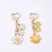 1pc Cartoon Daisy Keychain For Bags And Cars – Cute Daisy Charm Pendant, Lightweight Accessory For Daily Use, Charming Bag Decor And Car Key Holder, Whimsical Floral Accessory, Perfect Gift For Floral Lovers, Durable Keyring Accent, Compact Clip-On Design, Ideal For Backpacks, Purses, Desk Decor, And Travel Essentials - Multicolor - View 5