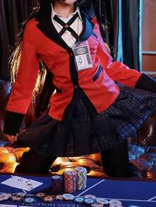 一件白色衬衫、一件红色外套、一条格子百褶裙，学生妹套装，秋季款；适合吸血鬼动漫角色扮演、俱乐部、酒吧、派对、校园角色扮演等场合。