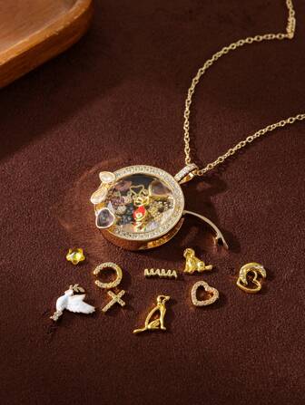 1件时尚精致圆盒DIY项链，可自由搭配动物花朵太阳月亮心形项链，18k镀金，不易氧化，彰显魅力，个性十足。适合女生日常穿衣装饰、海滩度假派对、音乐节等场合。