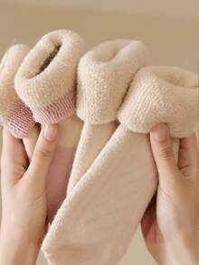 2/4双装女士可爱甜美粉色蝴蝶结图案加厚保暖中筒袜，圣诞礼物，加厚柔软保暖舒适冬季袜，可作睡袜、地板袜，防寒保暖，颜色随机，适合日常穿着和外出，秋冬季节适用。 - 彩色 - 查看 5