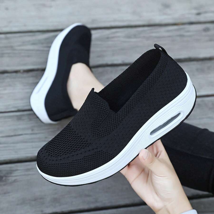 GlamourGrip Zapatillas deportivas de moda negras con suela gruesa para mujer, tenis casuales transpirables tipo slip-on sin cordones con plataforma acolchada, diseño retro y versátil ideales para estudiantes, mujeres activas y uso diario, zapatos elegantes de mujer con estilo moderno y confort ergonómico, tenis deportivos para mujer ideales para caminar, correr, trabajar o combinar con atuendos urbanos, tenis de mujer con aire en la suela que ofrecen estabilidad, amortiguación y transpirabilidad, zapatos cómodos de mujer tipo deportivo para todas las estaciones