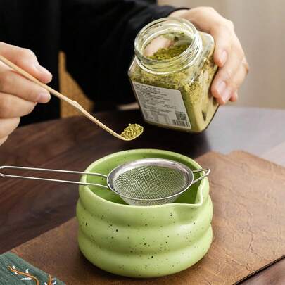 Matcha theeset van 4/5 stuks, inclusief matcha kom met schenktuit, theeschepje, theelepel en theebus. Perfect cadeau voor ouders.