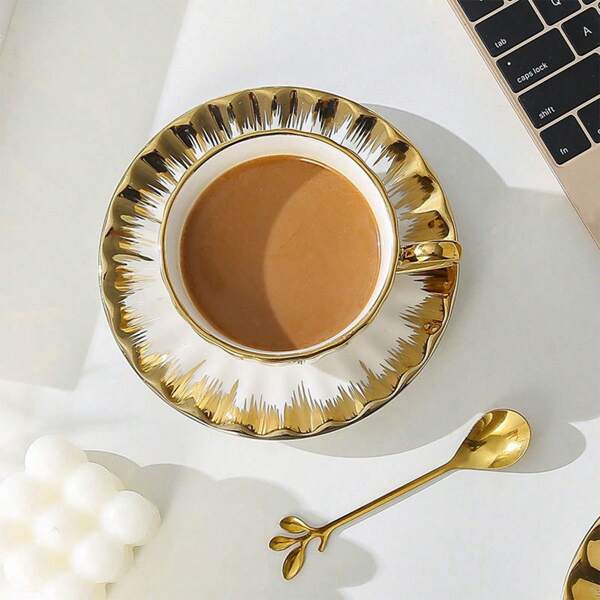 Luxe Europese stijl koffiekopjesset met gouden rand, complete set keramische kop en schotel, premium nieuwe afternoon tea/bloementheekop
