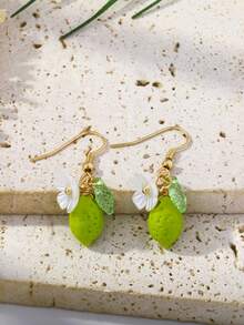 1 对优雅可爱的绿色柠檬和花卉水果吊坠耳环，适合女士和女孩日常佩戴、节日、旅行、情人节礼物