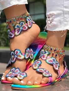 Sandalias planas con diseño floral y anilla para el dedo del pie, con bordado de mariposas arcoíris y lentejuelas en contraste, estilo europeo y americano, ideales para San Valentín, informales, para playa y viajes, con brillantes y brillantes. - flores impresas - Ver 11