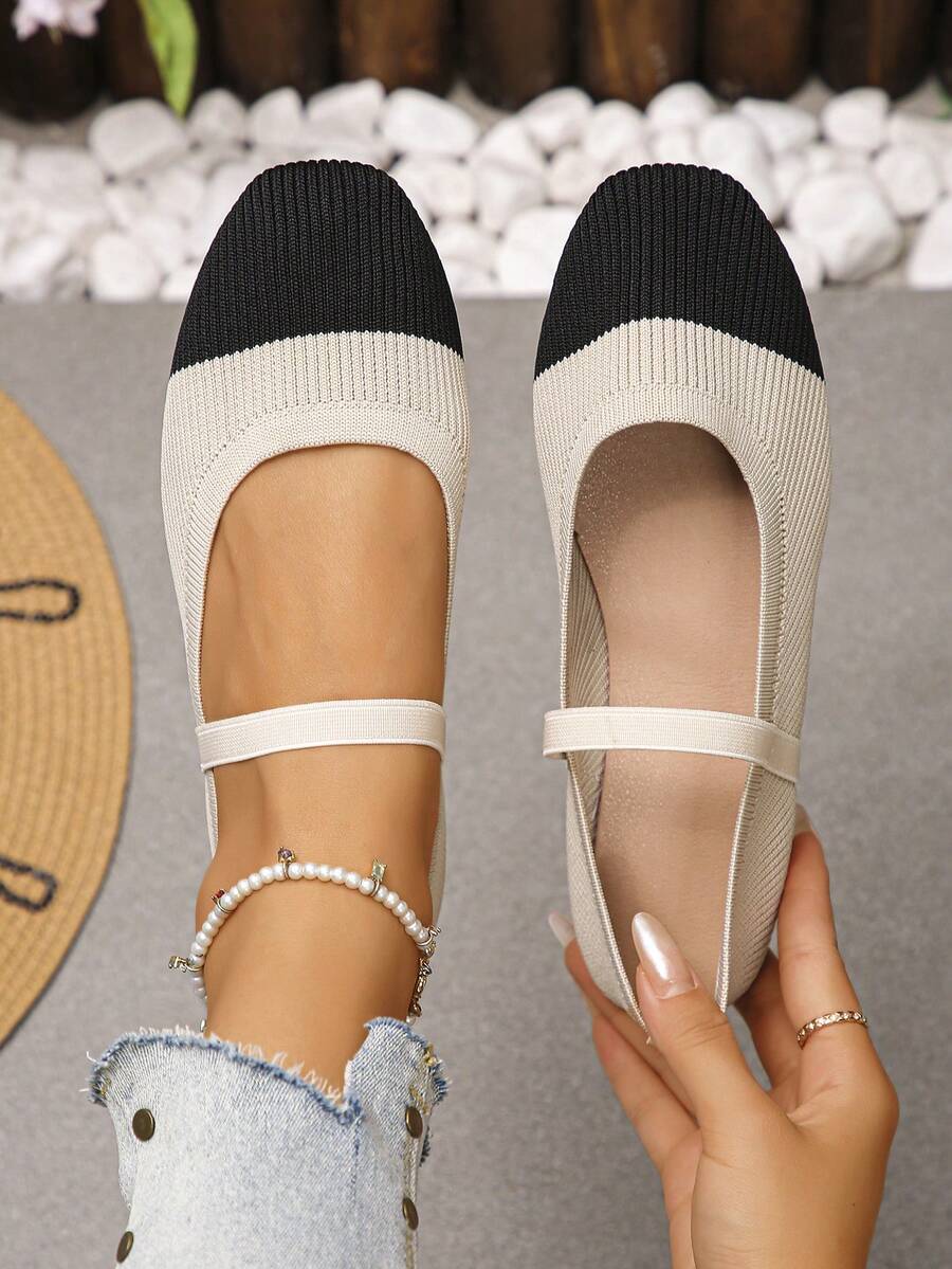 一双透气舒适的女士针织平底鞋，采用多孔针织鞋面设计，有效保持双脚干爽，适合四季穿着。可搭配阔腿裤、裙子等单品，日常休闲或通勤皆宜。无论是作为礼物送给自己还是家人，都能收获意想不到的惊喜。