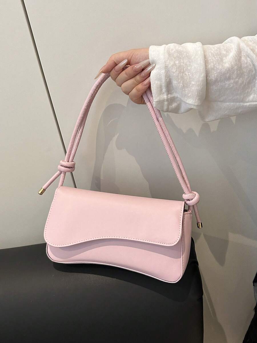 这款时尚简约的包袋采用不对称翻盖设计和可调节肩带，适合购物、携带钱包，尤其适合年轻女性、大学生、年轻职业人士和上班族。它也非常适合办公室、大学校园、工作、商务旅行、通勤、户外旅行和徒步旅行等场合。