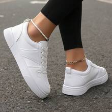 أحذية رياضية بيضاء جديدة للنساء، أحذية ركض رياضية للربيع/الخريف، أحذية كاجوال خارجية مسطحة متعددة الاستخدامات مانعة لالانزلاق لركوب السكيت - أبيض - مشاهدة 5