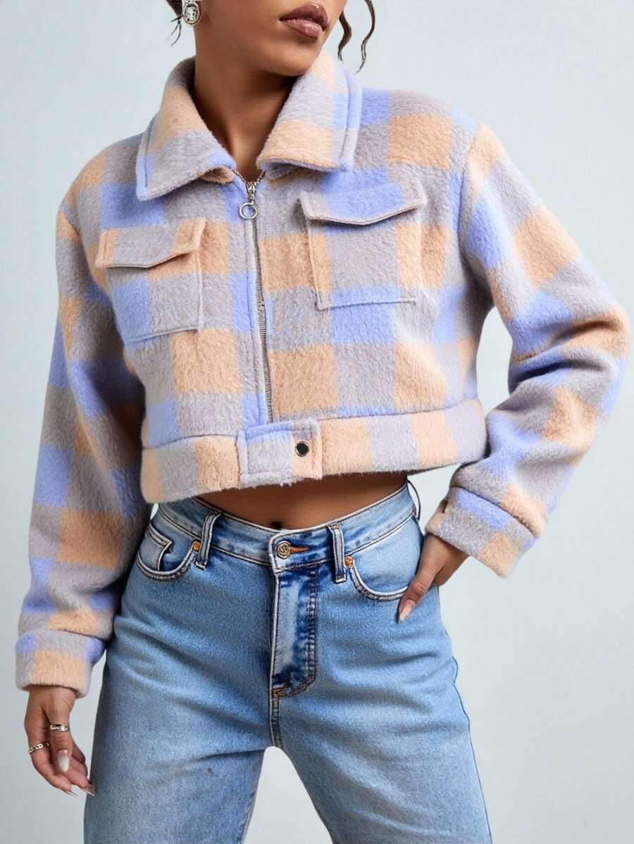 Chamarra afelpada corta dama mujer tejido suave a cuadros solapa manga larga diseño casual cierre frontal bolsillos delanteros estilo moderno cómodo ideal para frío otoño invierno prendas cálidas  de moda día noche fiesta evento salida vacaciones - Lila Púrpura - Ver 1