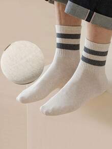 5 双男女通用简约双条纹中筒袜，百搭日常穿着，适合所有季节
