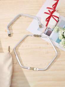 屋顶形状铝制钱包制作吻扣锁 U 形手柄替代品，用于 DIY 缝纫工艺手柄配件，采用优质铝合金制成，表面光滑，做工精细，具有强度和轻便性，使其成为制作高品质工艺品的理想选择。 - 銀色 - 查看 8